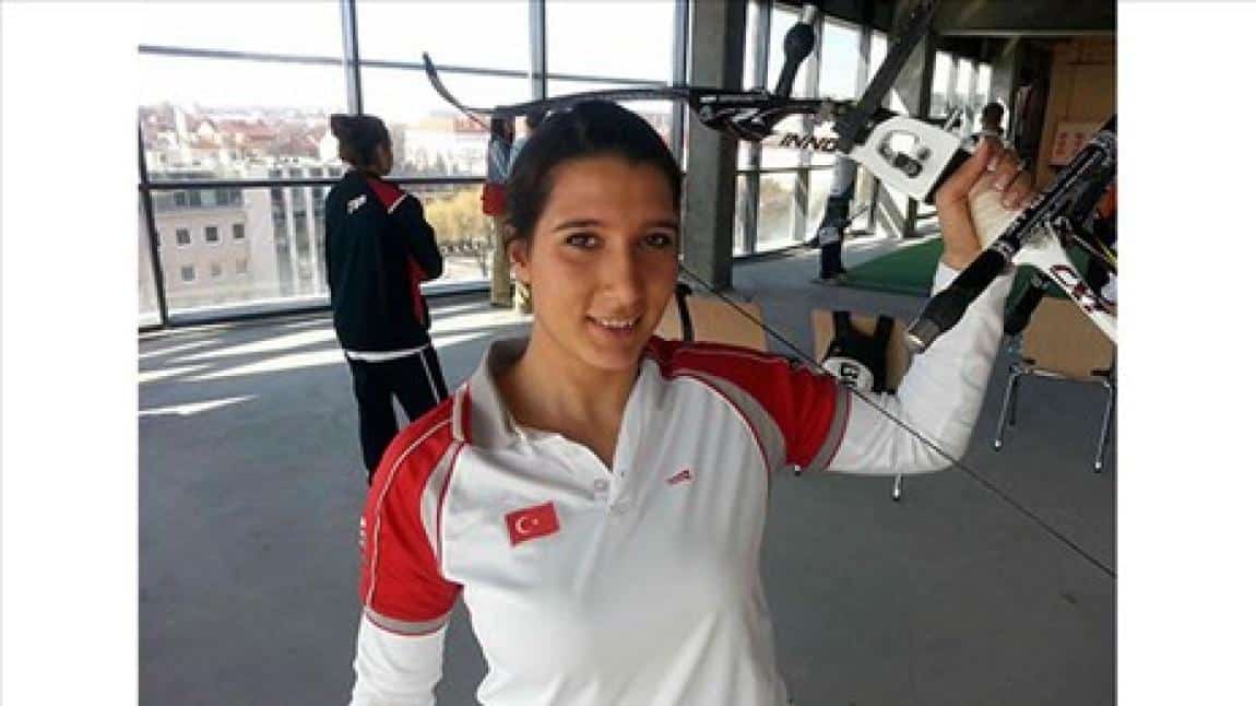 MİLLİ OKÇUMUZ AYBÜKE AKTUNA OKULUMUZU ZİYARET ETTİ